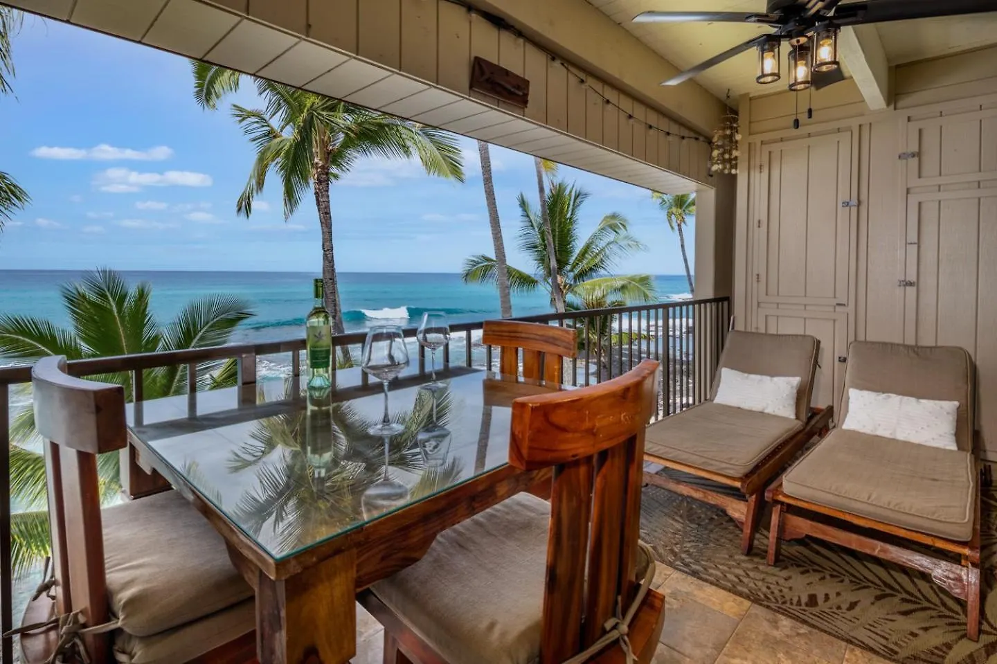 Apartament Ocean-Front Penthouse, Sunsets, Whales, Surfers! Newly Remodeled! Kailua-Kona 0*,  Stany Zjednoczone Ameryki