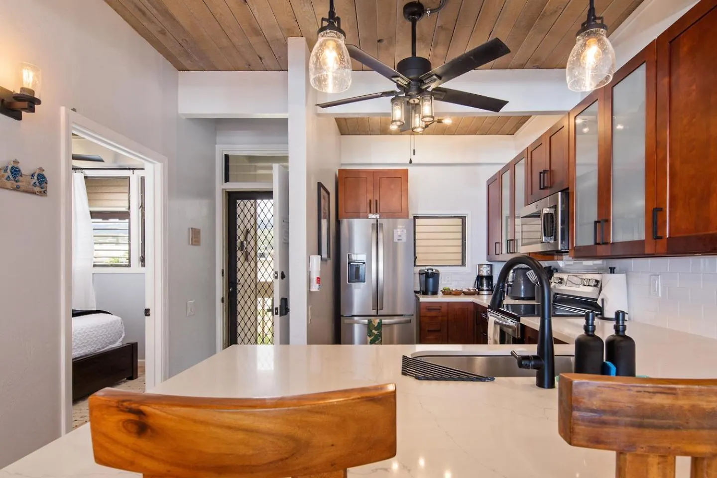Apartament Ocean-Front Penthouse, Sunsets, Whales, Surfers! Newly Remodeled! Kailua-Kona