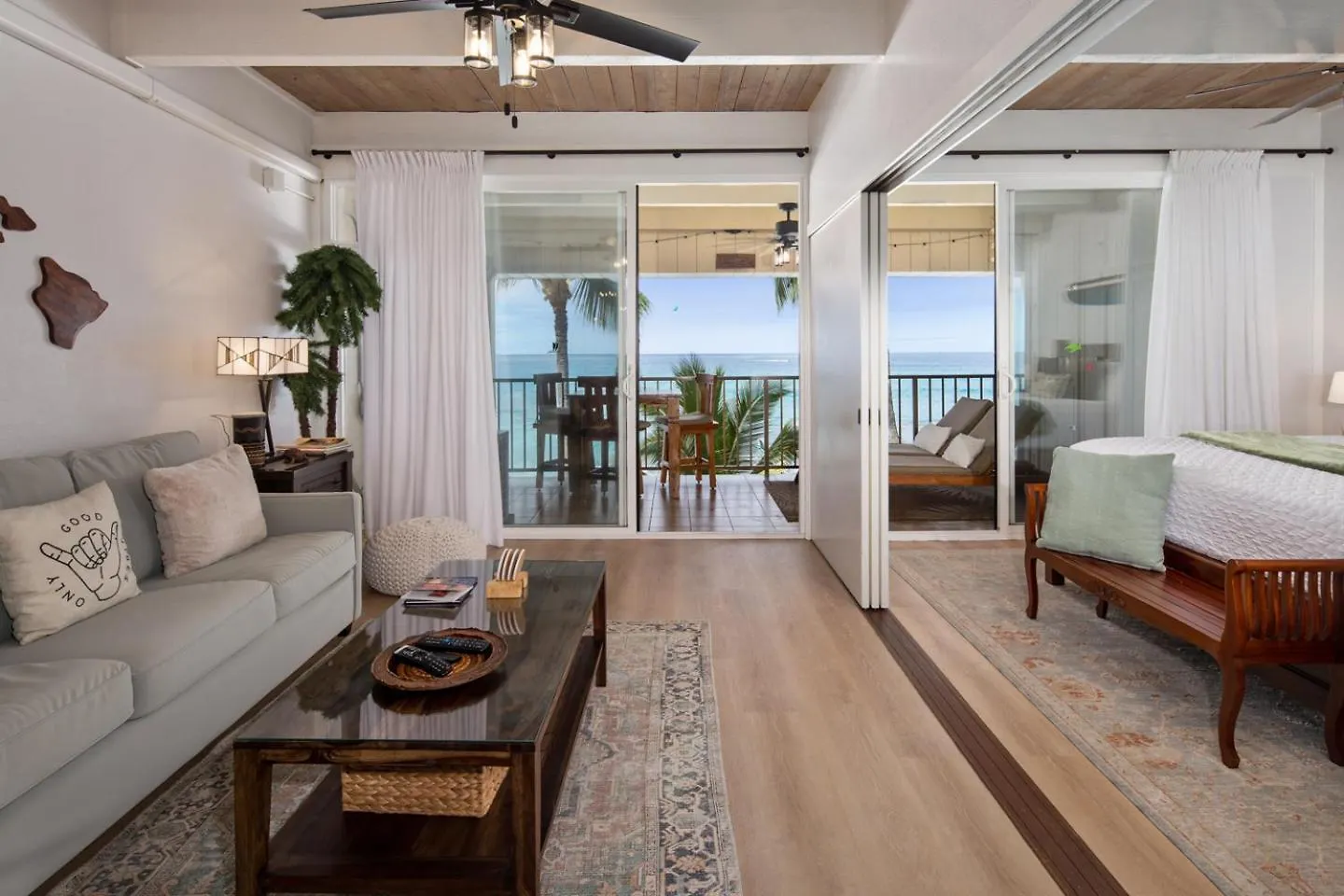 Apartament Ocean-Front Penthouse, Sunsets, Whales, Surfers! Newly Remodeled! Kailua-Kona