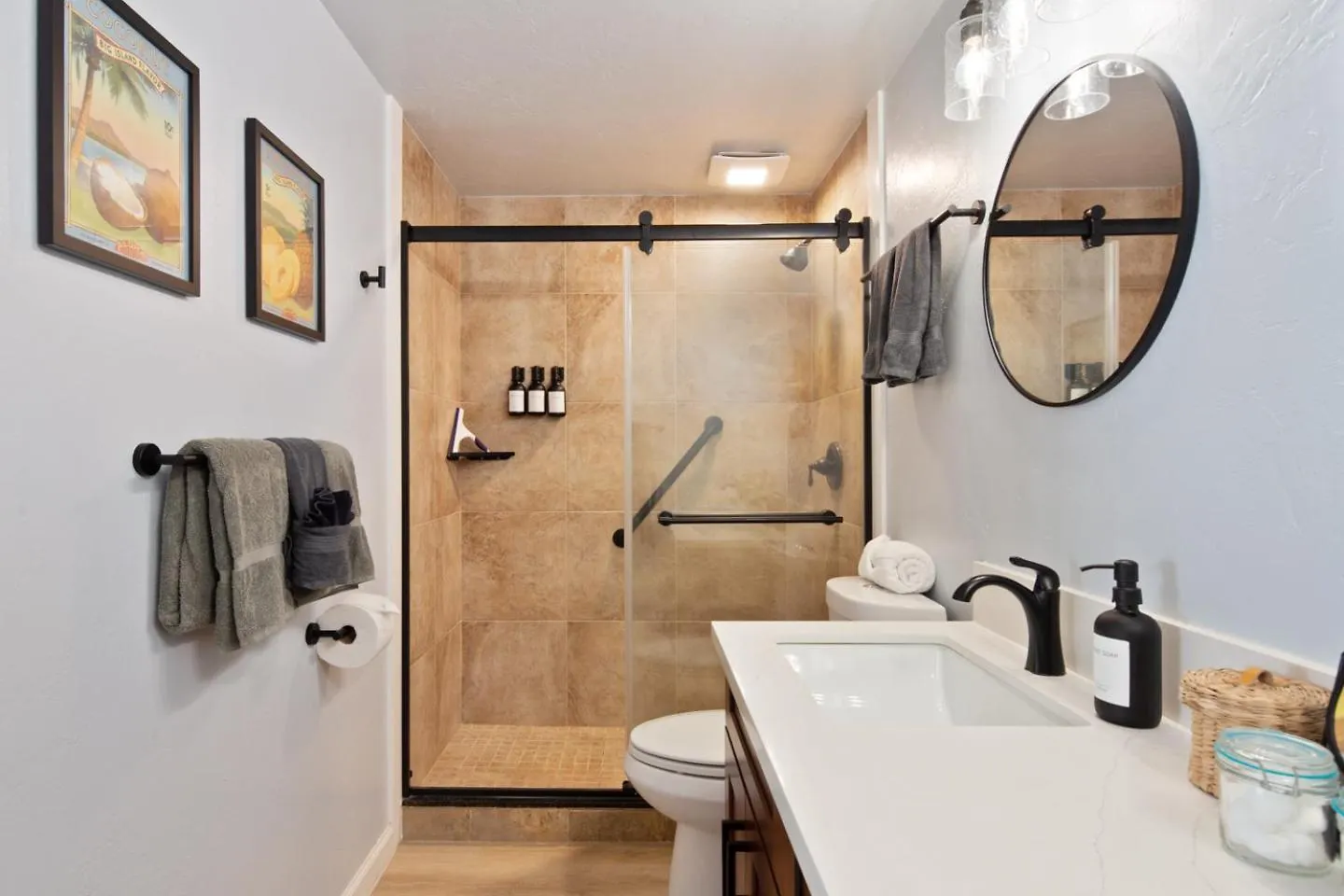 Apartament Ocean-Front Penthouse, Sunsets, Whales, Surfers! Newly Remodeled! Kailua-Kona