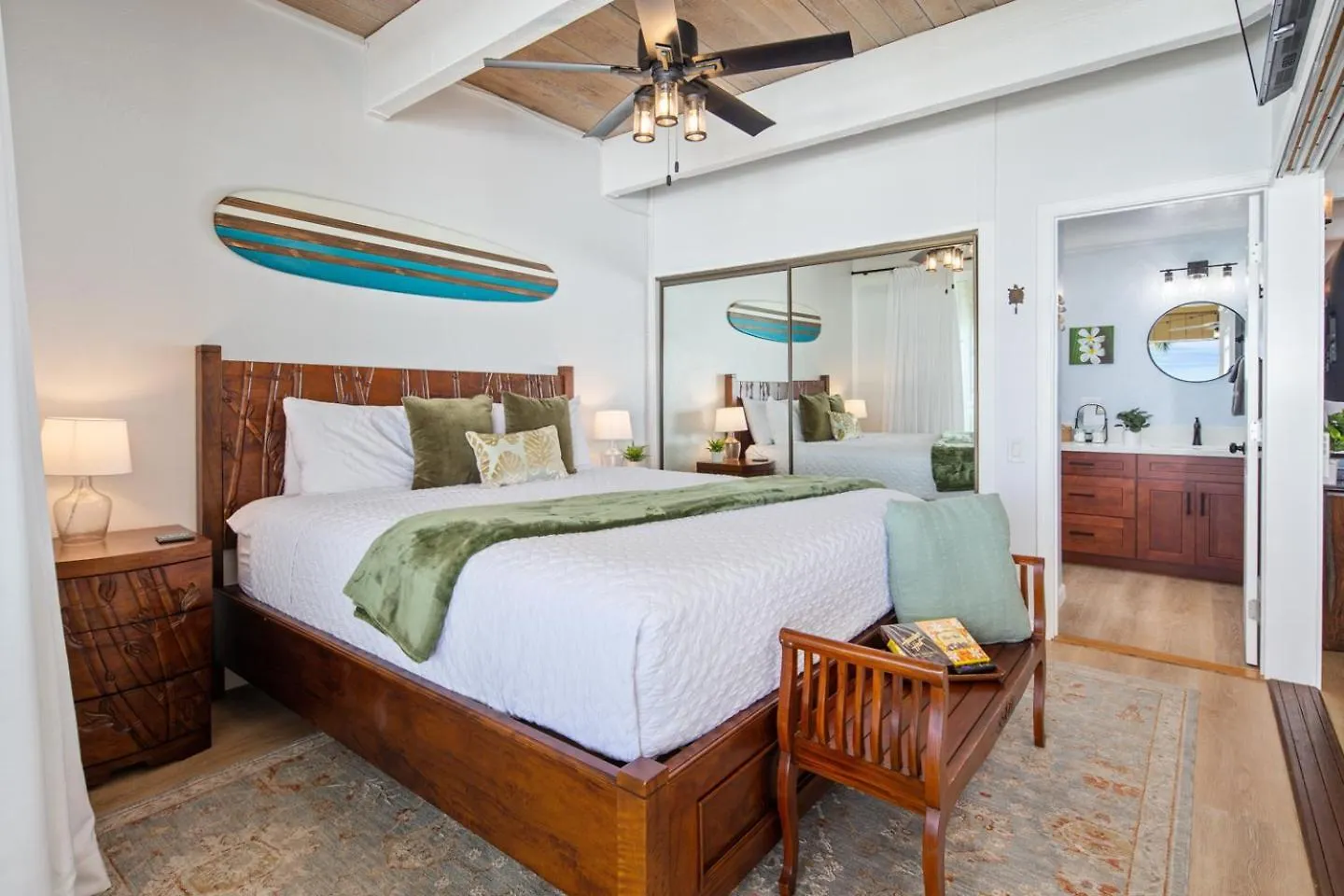 Apartament Ocean-Front Penthouse, Sunsets, Whales, Surfers! Newly Remodeled! Kailua-Kona