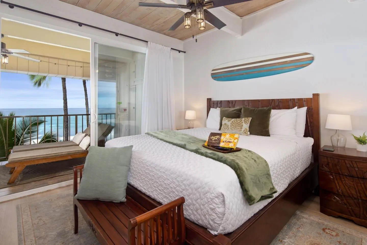 Apartament Ocean-Front Penthouse, Sunsets, Whales, Surfers! Newly Remodeled! Kailua-Kona
