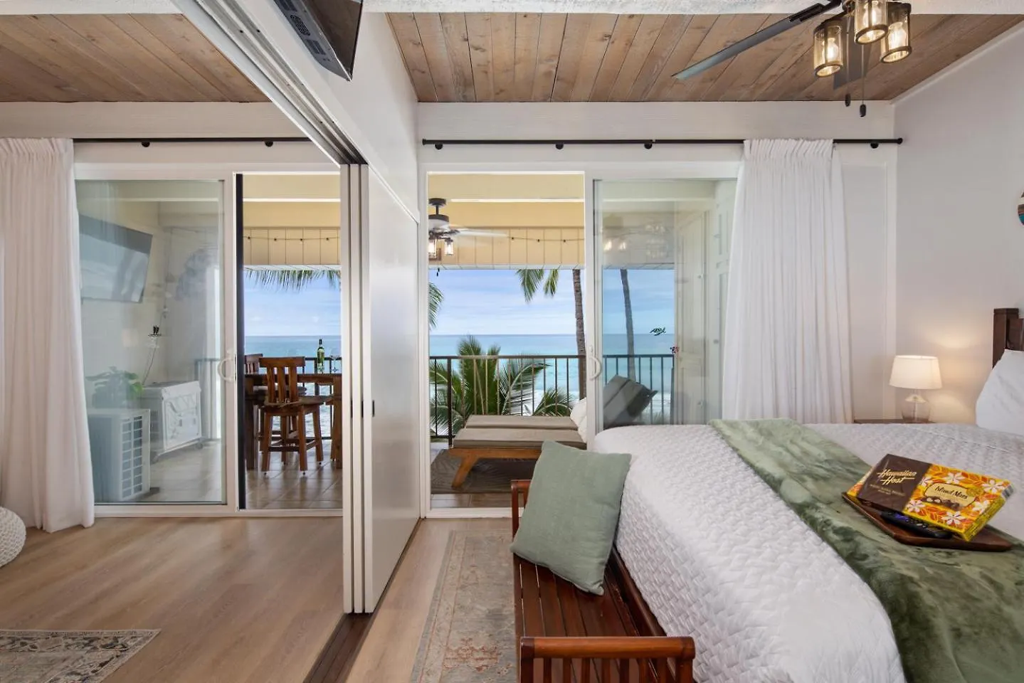 Apartament Ocean-Front Penthouse, Sunsets, Whales, Surfers! Newly Remodeled! Kailua-Kona